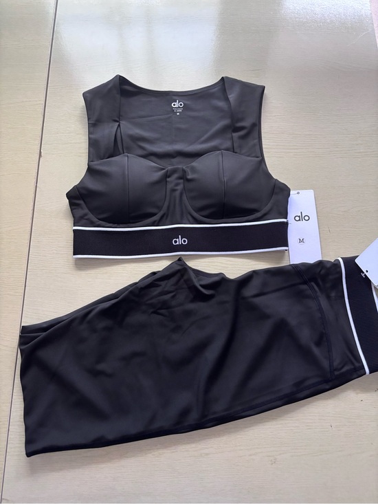 ALO Yoga Other - ALO Yoga Black Sports Bra with White Trim